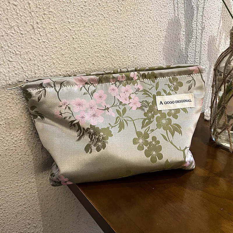 Chinese-style Satin Makeup Bag Women Flower Skin Care Product Storage Bag Wash Toiletries Bag Hand-held Make Up Case for Girl