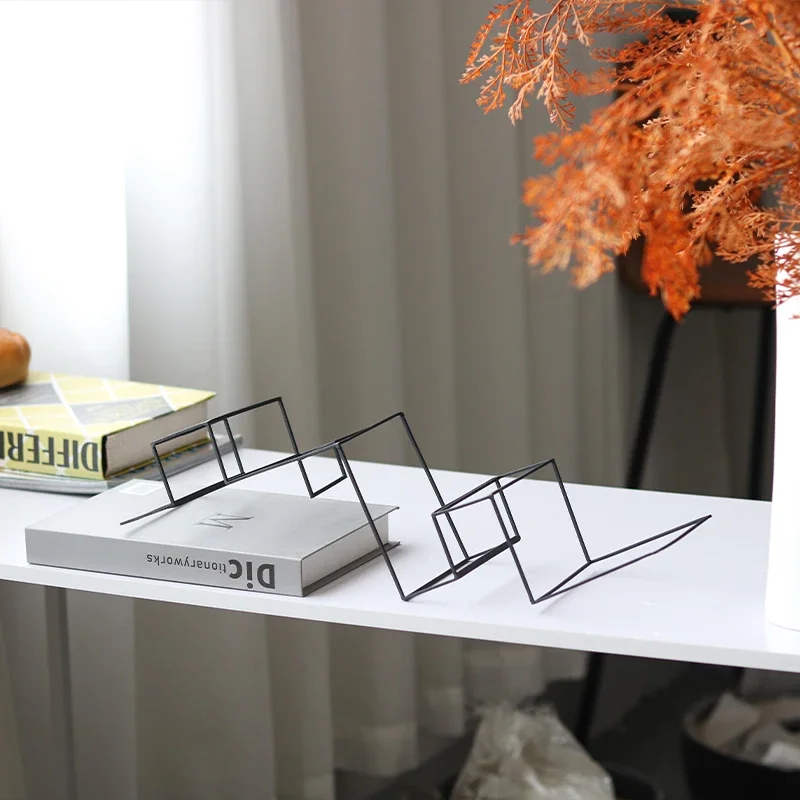 Wholesale Unique Products Decoration Hotel Handmade 3d Wire Irregular Metal Art Decor Home Accessories