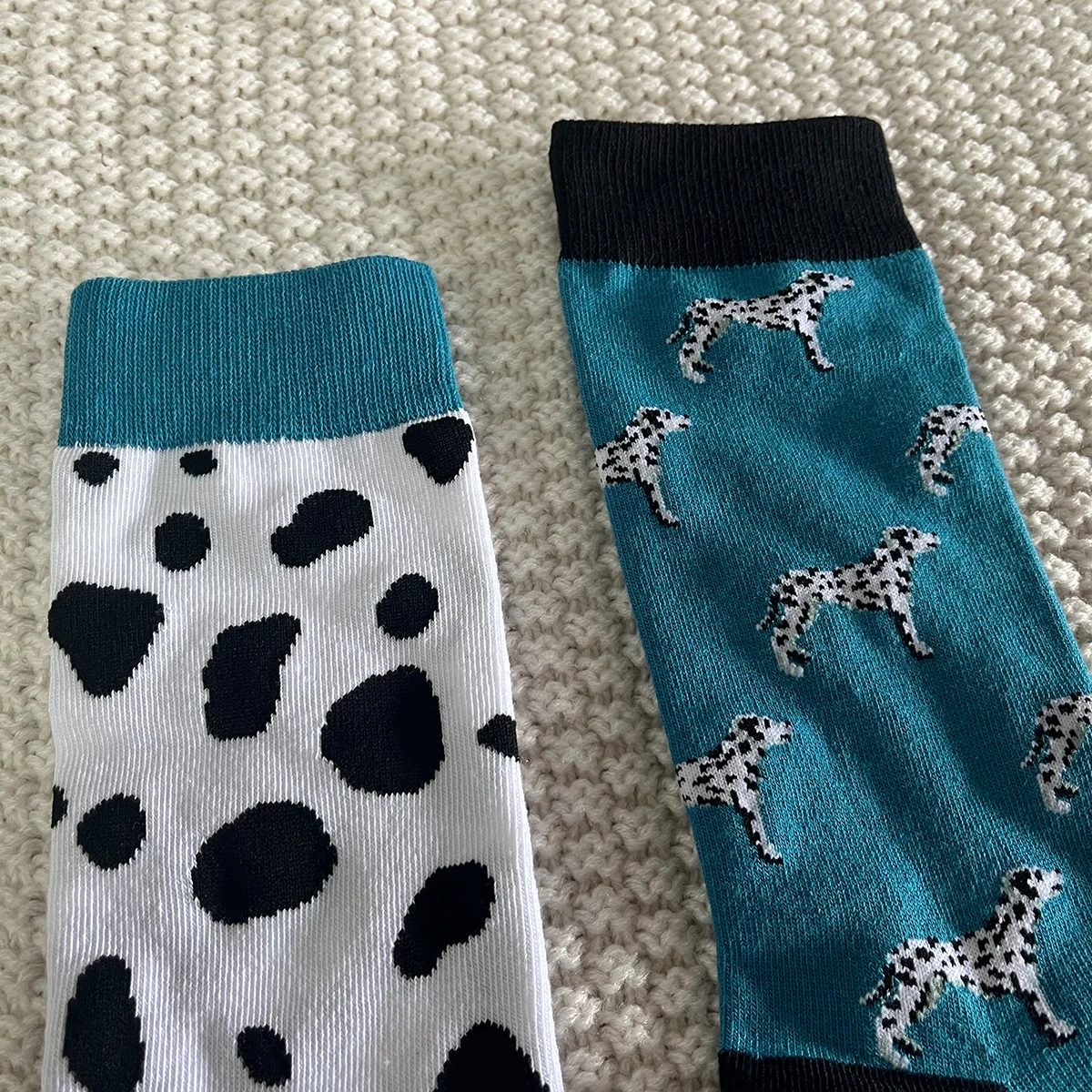 1 Pair Unisex Cartoon Dalmatian Dog Pattern Novelty Comfty Mid Tube Socks Suit In All Seasons For Daily