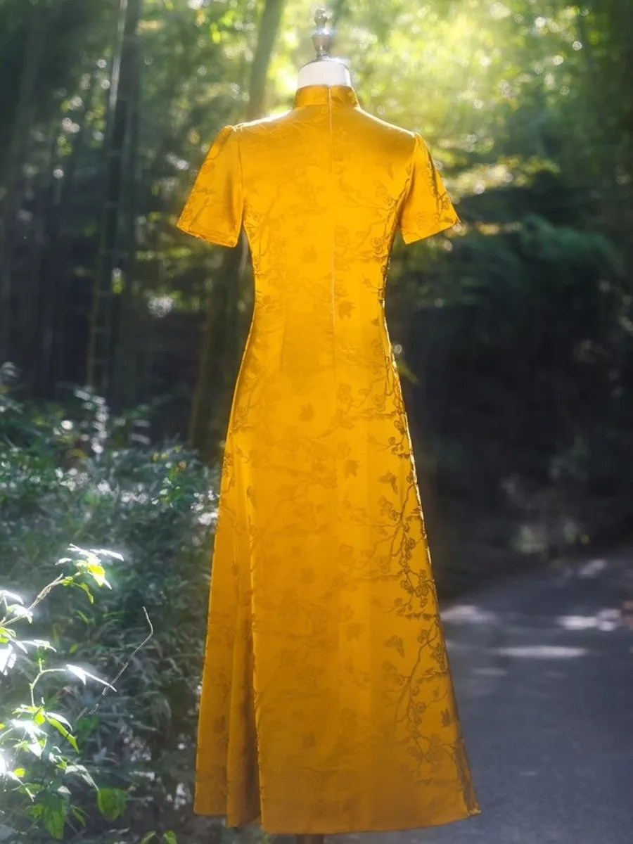 فساتين تشيباو الصينية الجديدة لربيع وصيف 2025، فساتين صينية شرقية مع مقاس نحيف أنيق، فستان طويل مذهل للنساء