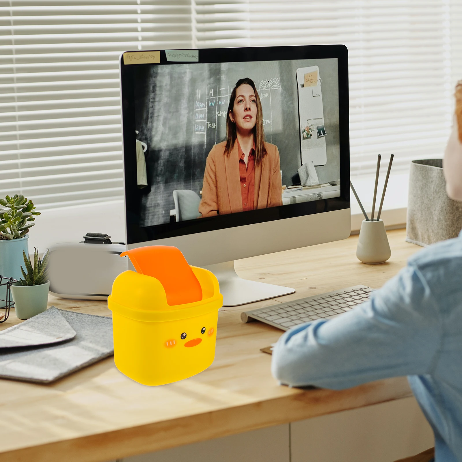 

Creative Little Yellow Duck Trash Can Small Bin Cute Desktop Mini Tabletop Garbage Plastic