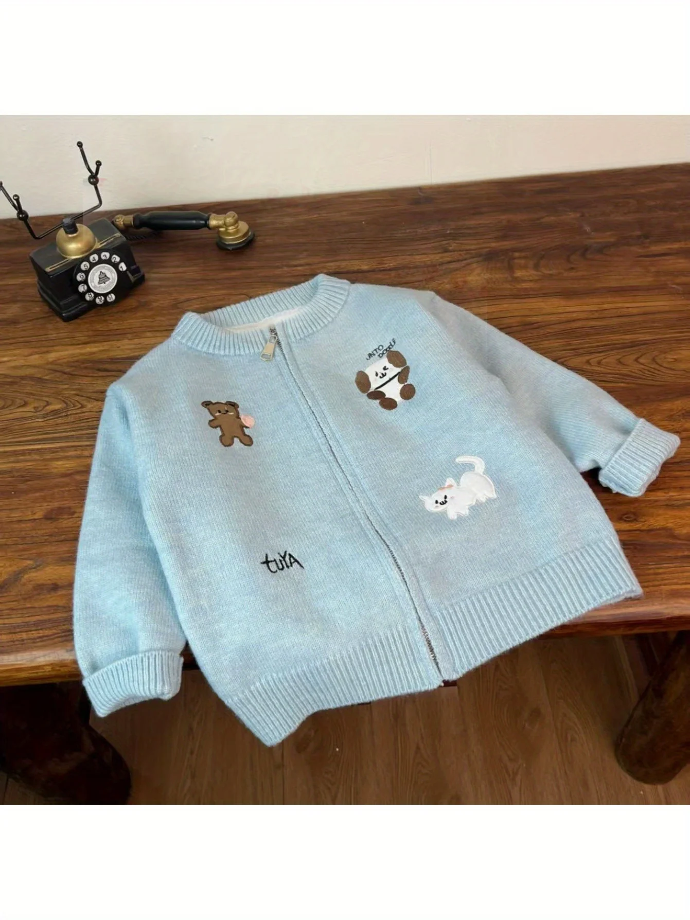 Herbstliche Kinder-Strickjacke im koreanischen Stil – locker sitzende, trendige, niedliche Jacke mit aufwendiger Stickerei und Reißverschluss