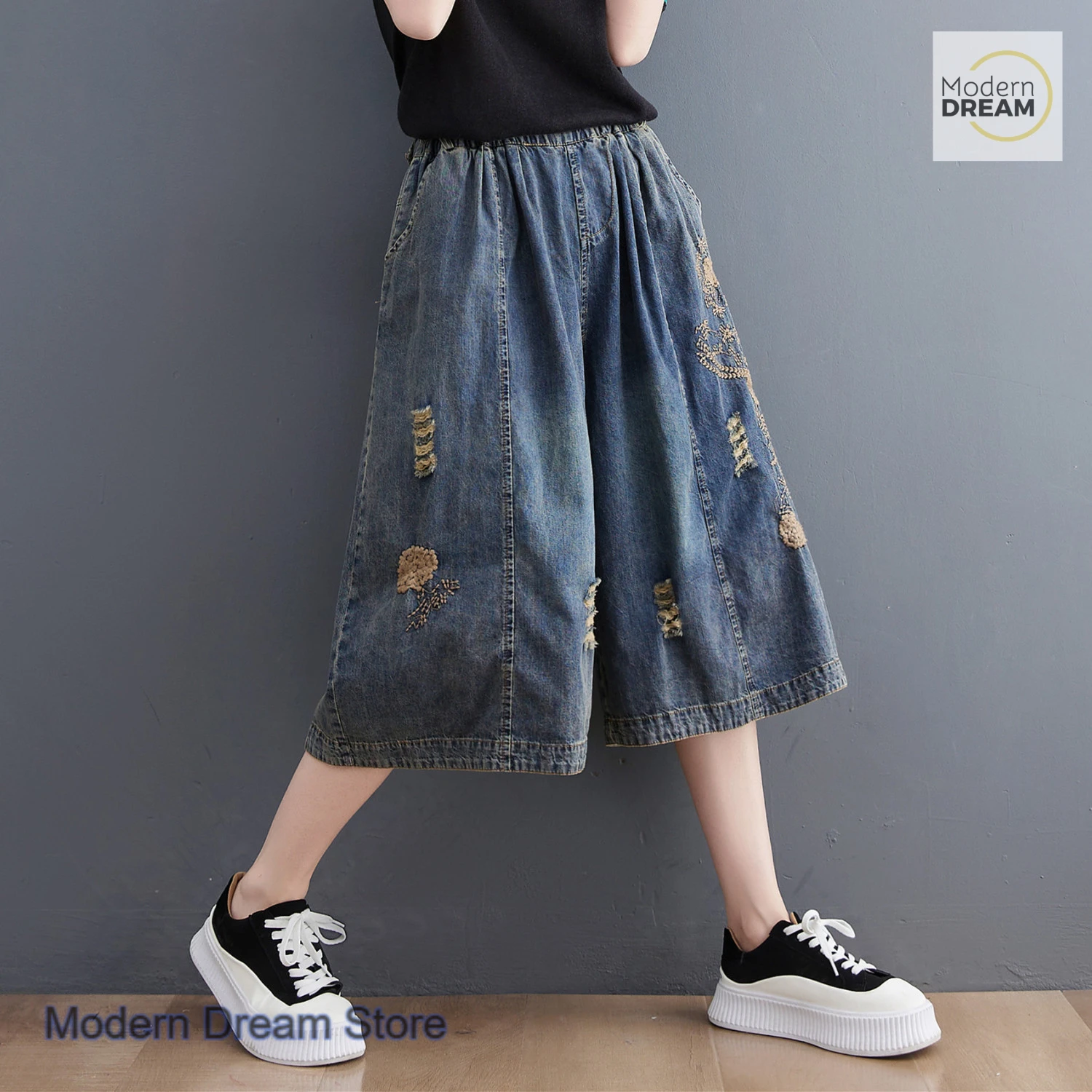 Pantalon en denim à jambes larges de style coréen pour femmes, nouveau pantalon court ample, slim, taille élastique brodée avec trous, été.