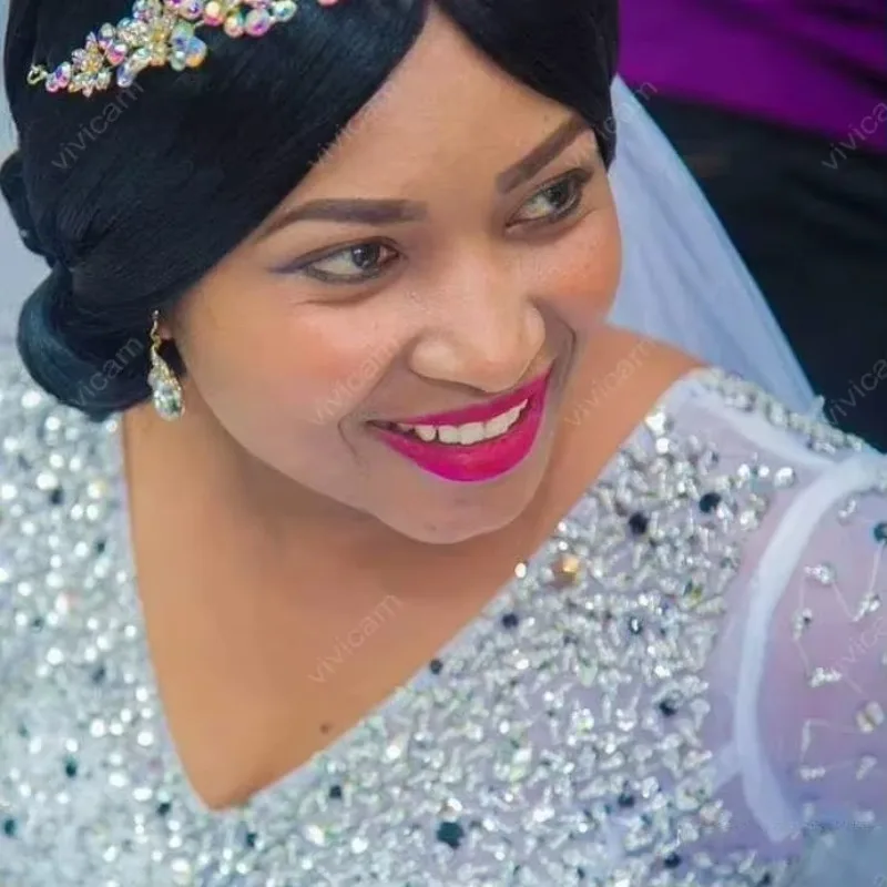 Maßgeschneiderte V-Ausschnitt schwere Kristalle Perlen Meerjungfrau schwarze Mädchen Brautkleider Sweep Zug lange Ärmel Garten Brautkleid