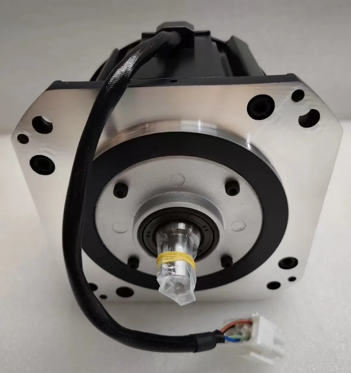 

PLC Original CNC AC Servo Motor SGMRS-06A2B-YR11