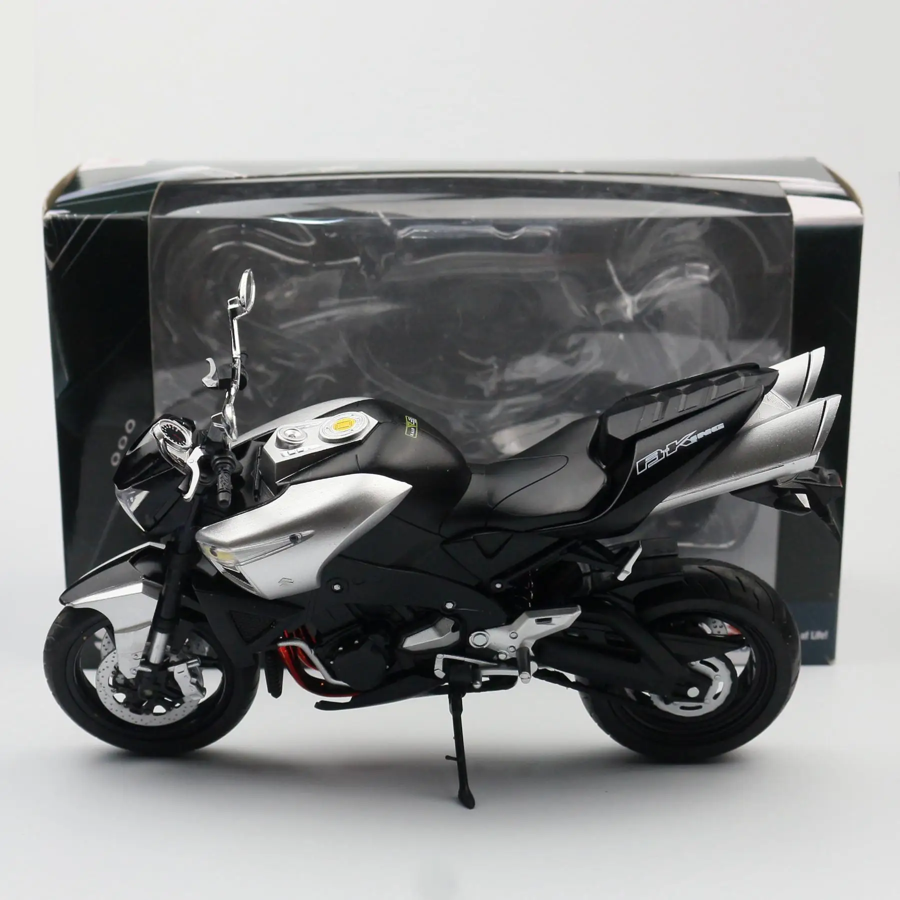 1/12 スズキ B-King レーシングバイクおもちゃの車のモデルダイ