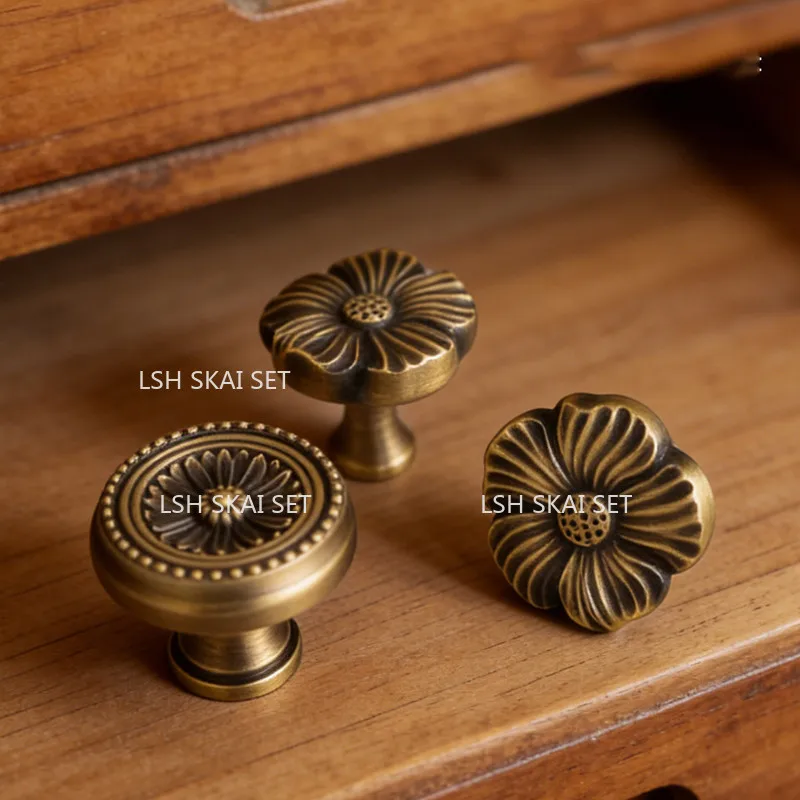 2Pcs French-style Brass Cabinet Door Handles Vintage Vanity Drawer Knobs High-quality Single-hole Handles Furniture Hardware