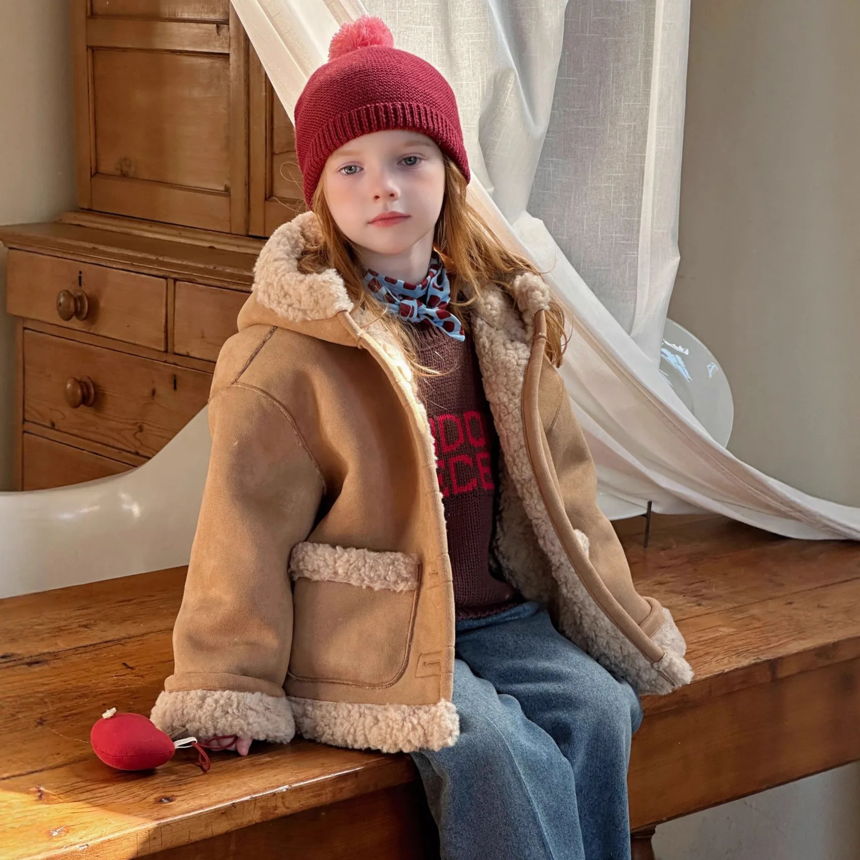 

Пальто для девочек, осень-зима 2022, новая корейская детская одежда, бархатное утепленное цельное пальто с капюшоном из искусственного меха, хлопковая куртка