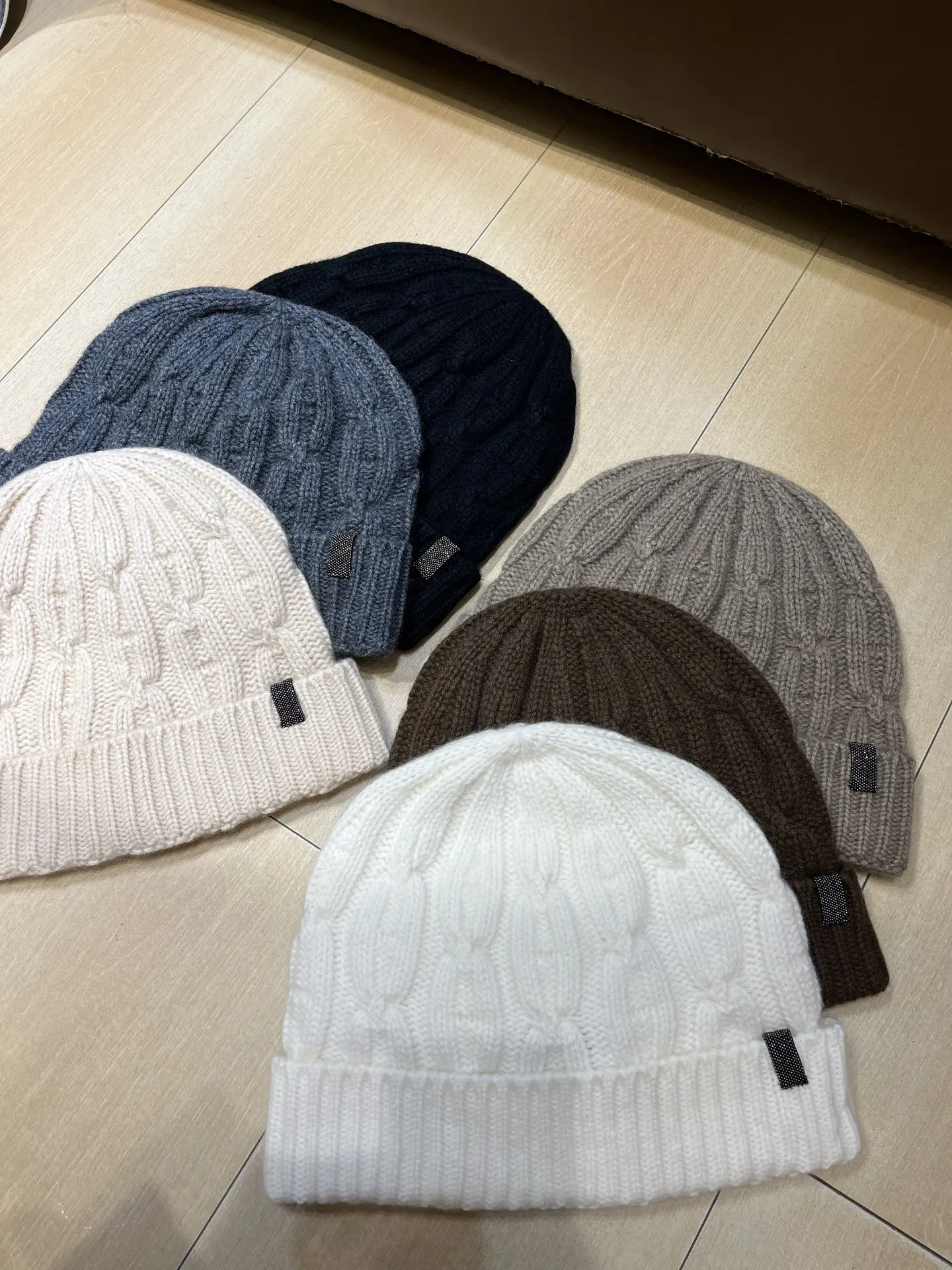 2026 Autumn/Winter New High-Quality Cashmere Hat, Six Colors