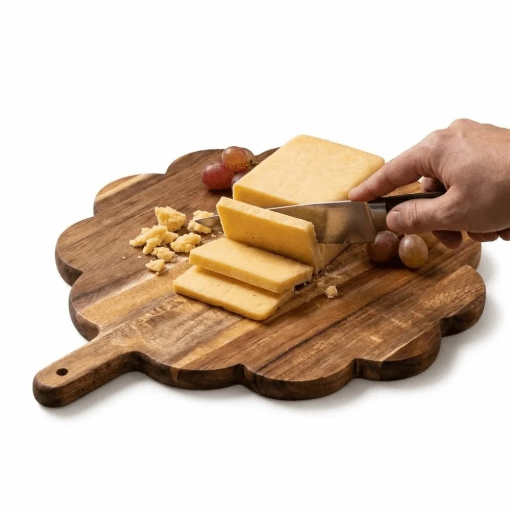 

Scalloped Edge Wood Cutting Board Rustic Intricate Handle Pizza Board Natural Thickened Service Tray Cutting Vegetables