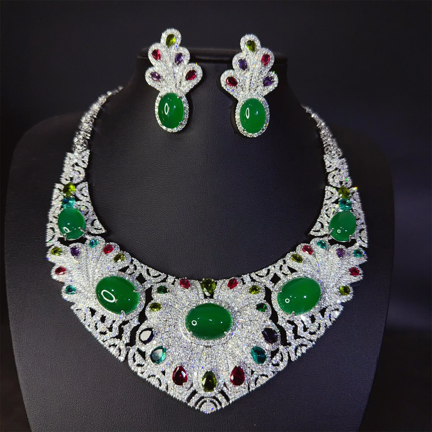 Vintage Color Light Luxury Stereo Exquisite Necklace Earrings Women's Dress Decorative Jewelry Set Wedding Ball Gift M-880