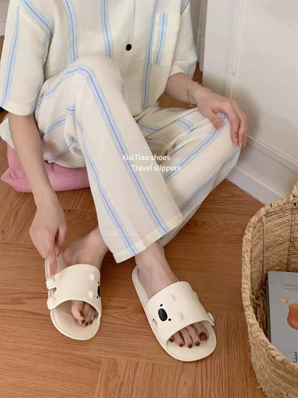 

2026 Summer New Portable Foldable Slippers Unisex Cute Bear Printed Anti Slip Couples Lightweight Travel Sandals For Business