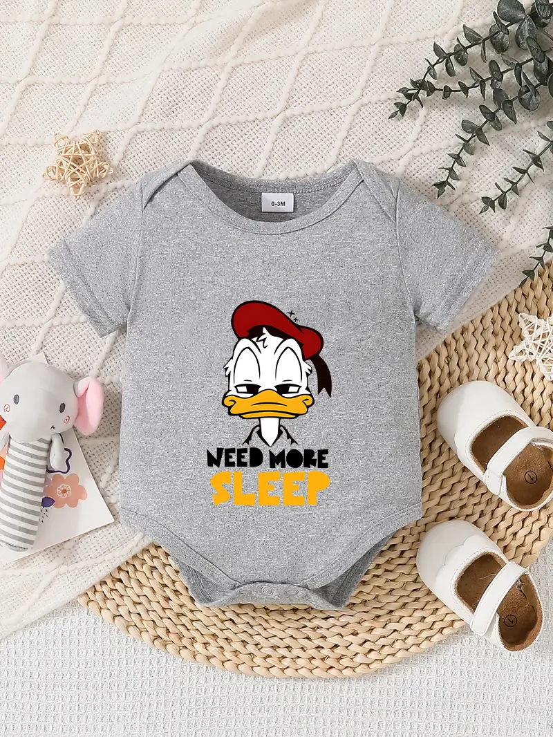 

Официально лицензированный детский комбинезон-треугольник Disney "Дональд Дак" | Нежная и уютная ткань, графика с изображением спящего Дональда