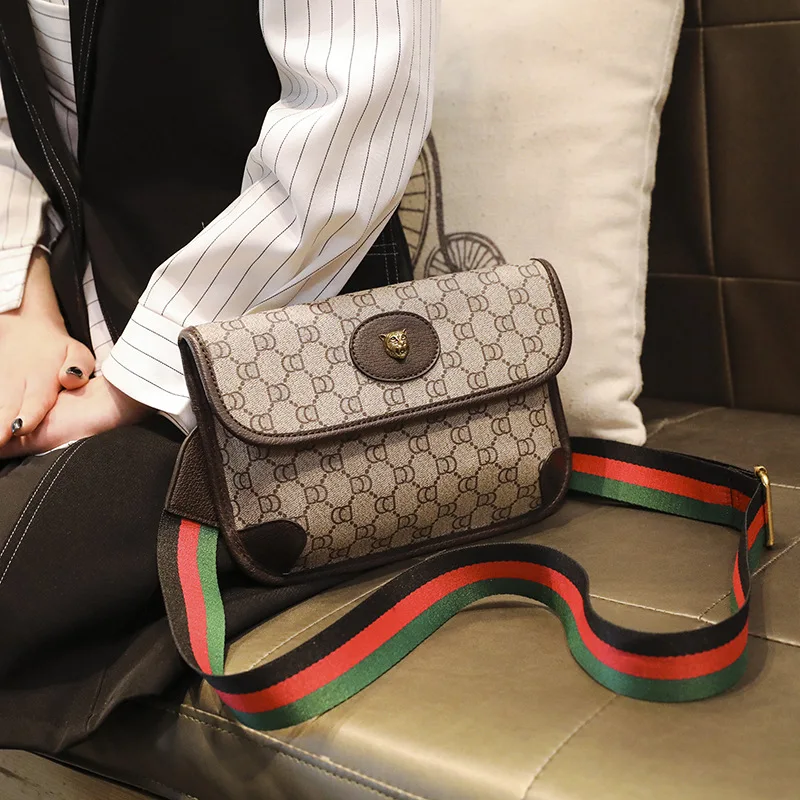 

Women's Professional Shoulder Bag Elegant Monogram Crossbody Purse for Business Meetings and Corporate Events