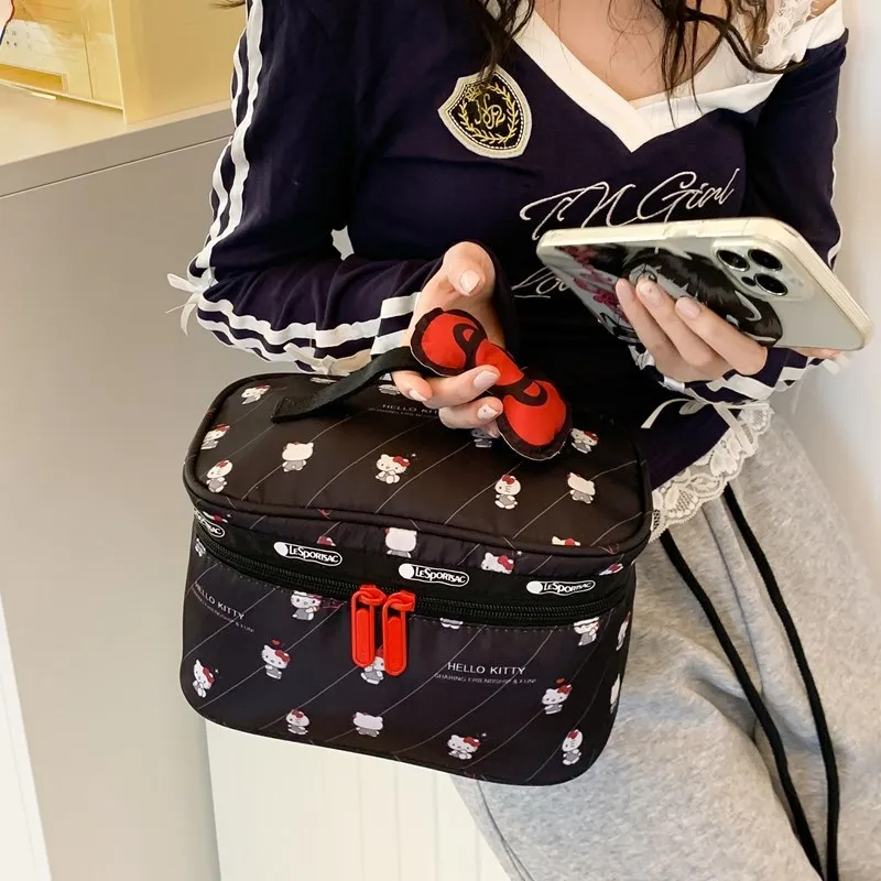 Sanrio Hello Kitty Geldbörse Fliege Geldbörse Kosmetiktasche Anime Full Print Hello Kitty Reise Aufbewahrungstasche Kawaii Tasche Mädchen Geschenke