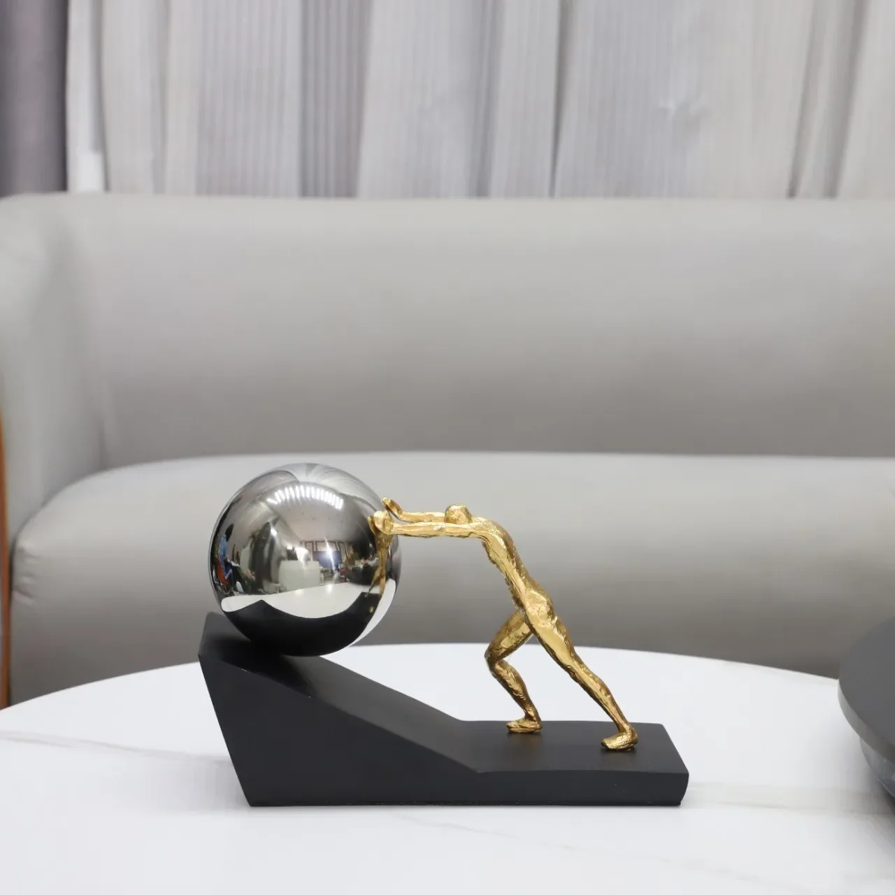 sculpture-en-resine-de-systhene-poussant-la-pierre-figurine-mythique-decoration-de-bureau-ornements