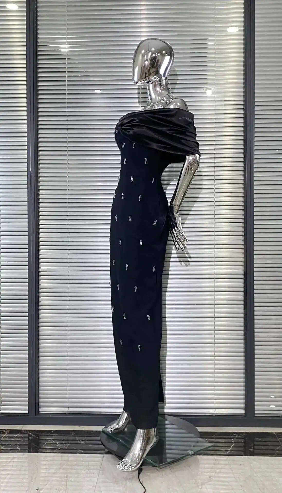 LEOSOXS ブラック オフショルダー ドレス リボン サテン ガウン ラインストーン フロアレングス フォーマル パーティー ウェア スタイリッシュ エレガント シック イブニング アタイア