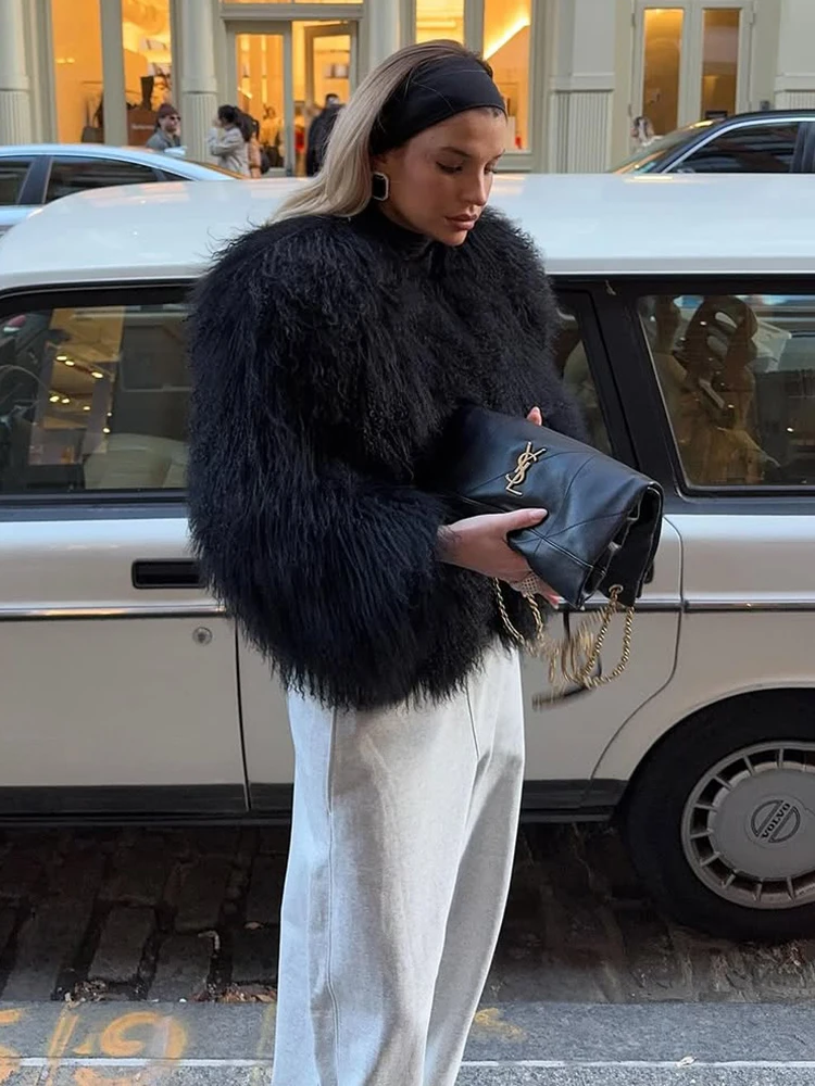 TARUXY Biały krótki płaszcz ze sztucznego futra dla kobiet Moda damska Zimowy ciepły elegancki płaszcz z długim rękawem Lady Street Fur Jacket Coat