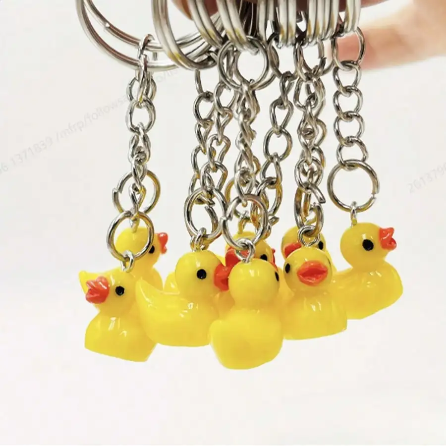 Conjunto de 50 Chaveiros Mini Patinho Amarelo - Lindos Charms de Borracha para Chaves, Mochilas e Alças de Celular |     Lembrancinhas Adoráveis para Festas em Lote