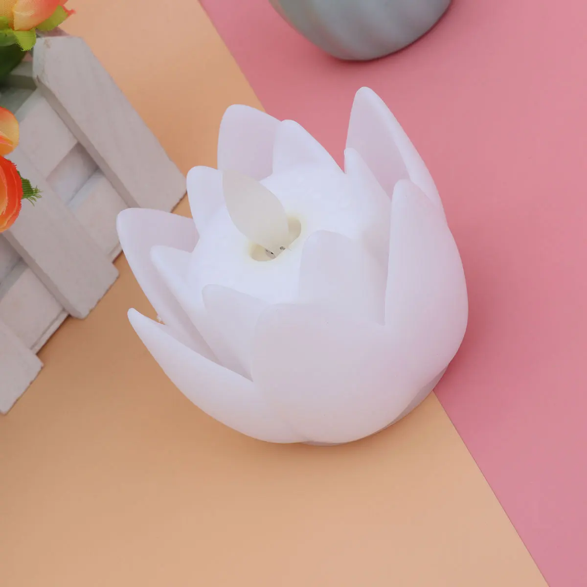 مصباح لوتس LED عديم اللهب محاكاة واقعية مادة بلاستيكية صديقة للبيئة لفندق بركة الطاولة