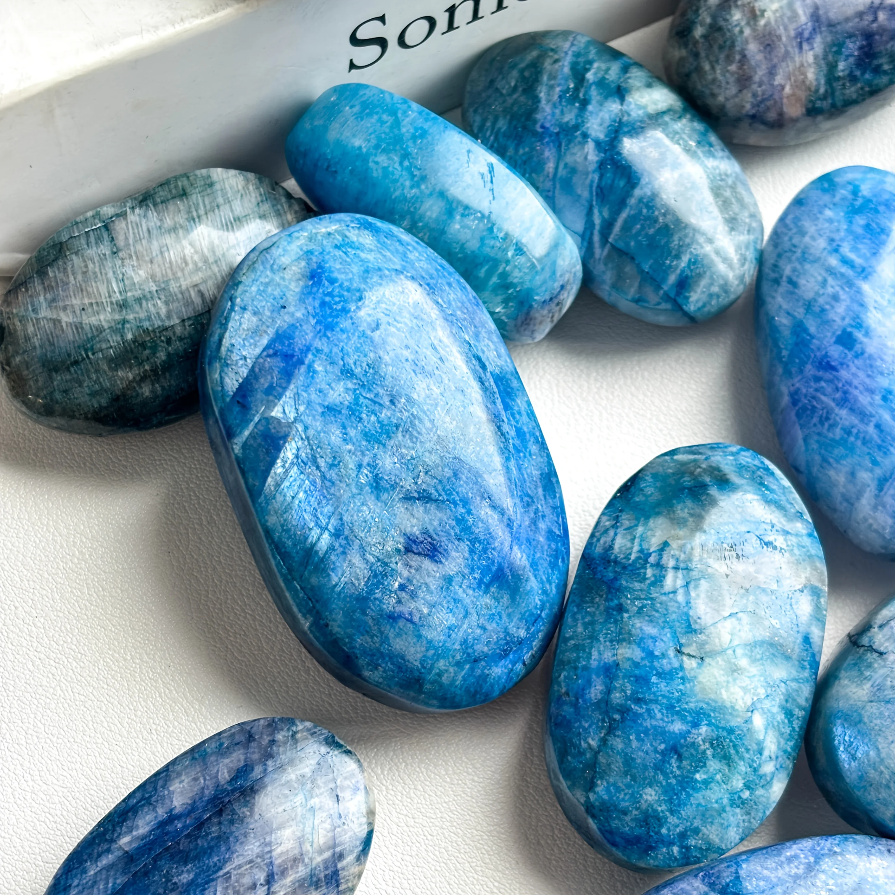 1pc Blue Moonstone Palm Stone Polished Stone with Blue Shimmering Effect Faux Stone Jewelry Accessory for Home Decor