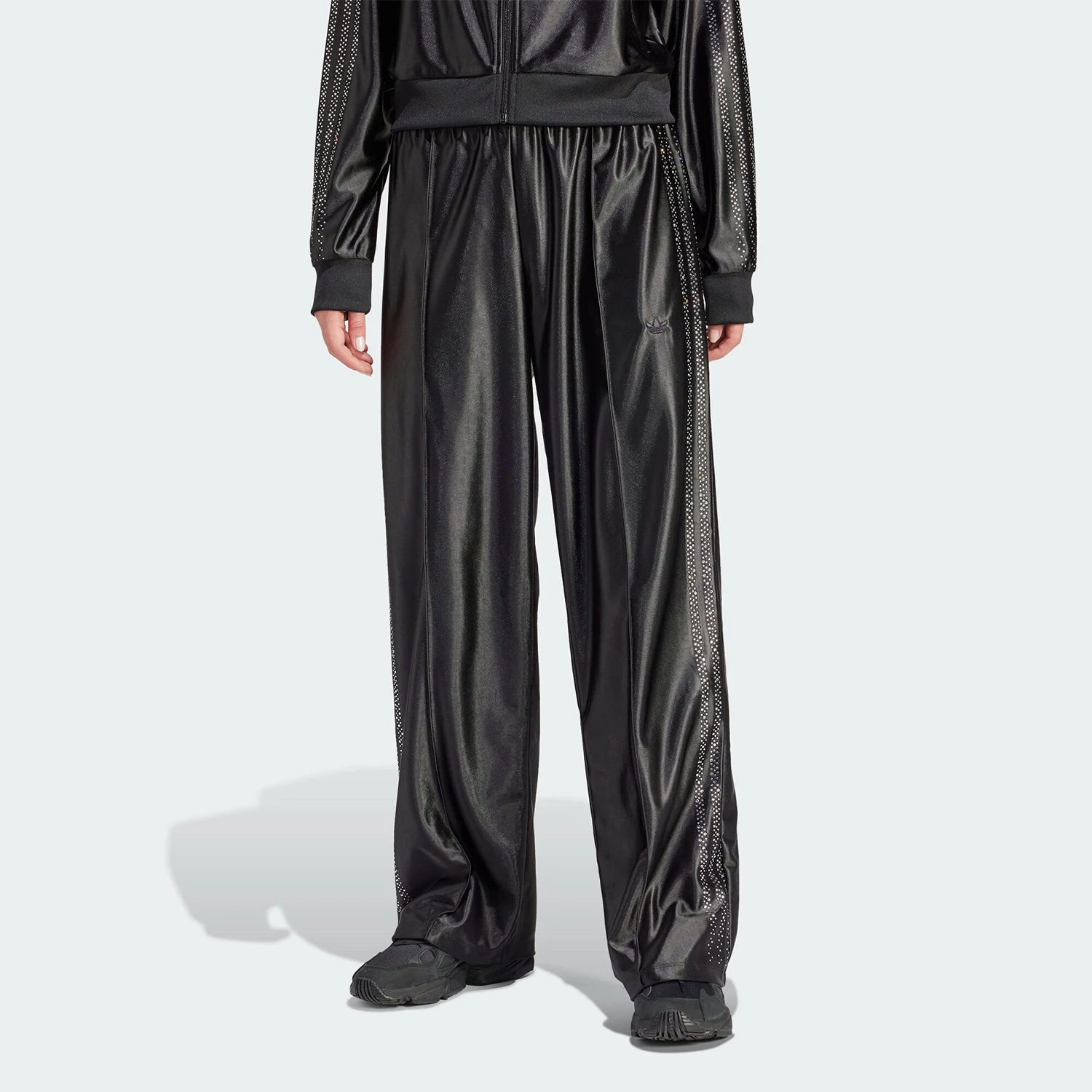 أديداس بنطال رياضي كاجوال فضفاض ومريح للسيدات من البرسيم IT9705 #1