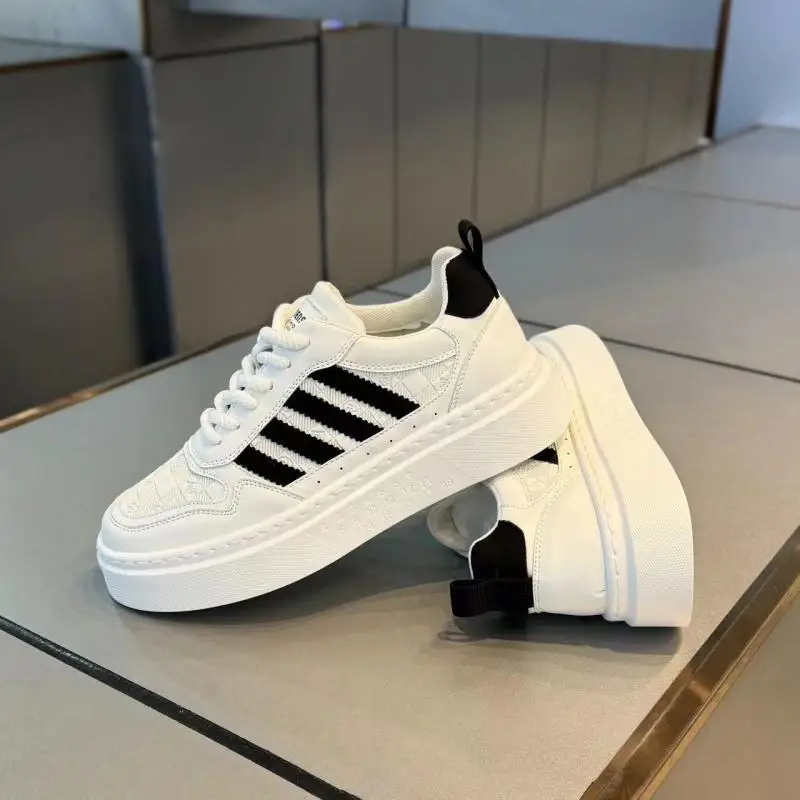 Men's Casual Spring White Shoes 2027 Fashionable New Men's Sports Shoes Breathable Student Fashion Versatile Men's Board Shoes