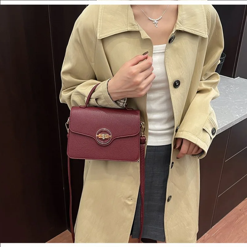 

Ladies Shoulder Bag Made Of Mountain-Printed Leather Boasting High-End Paris Trendy Vintage Lightweight Daily Look​