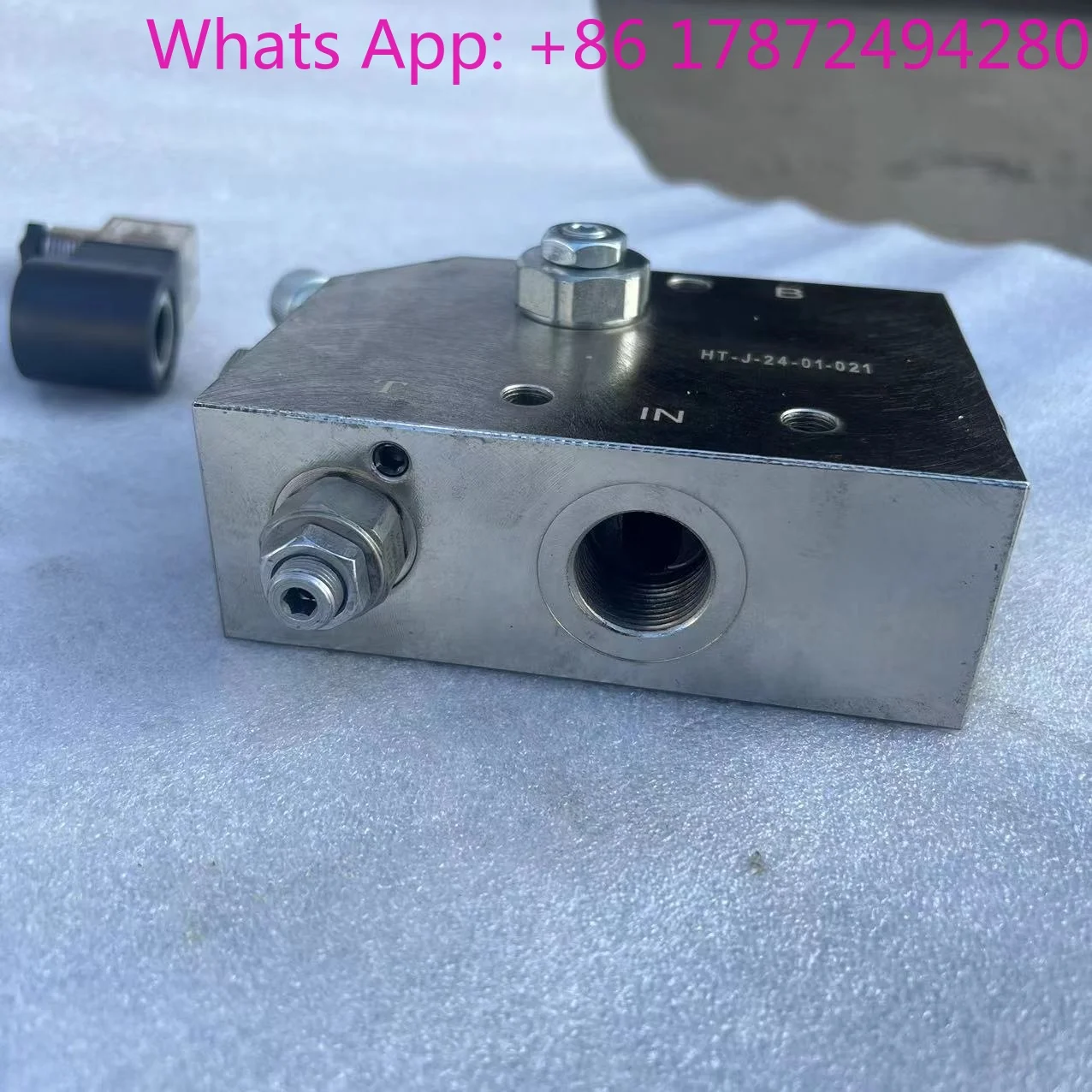 PC200-6 Excavator Pressure Relief Valve for Hydraulic Breaker Hammer
