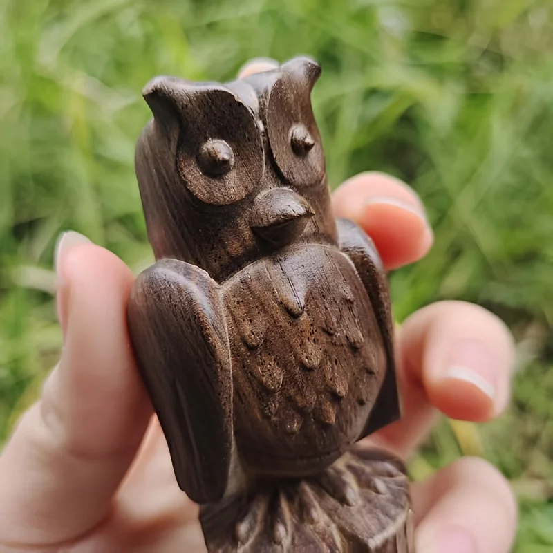 Wooden owl tree stump ornament, forest-themed home decoration, wooden carved cute animal design, creative birthday and Christmas gift, children's room desktop craft
