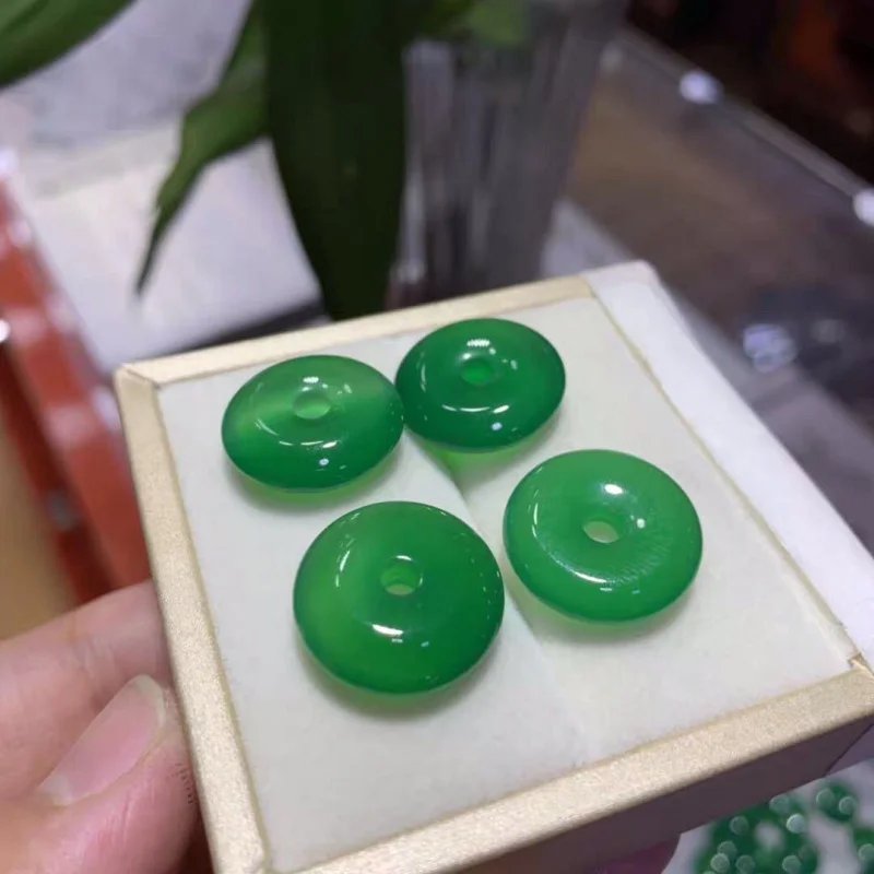 Factory Wholesale Gao Bing Emperor Green Chalcedony 20mm Small Safety Buckle Accessories Pendant Agate Jade Necklace Gift