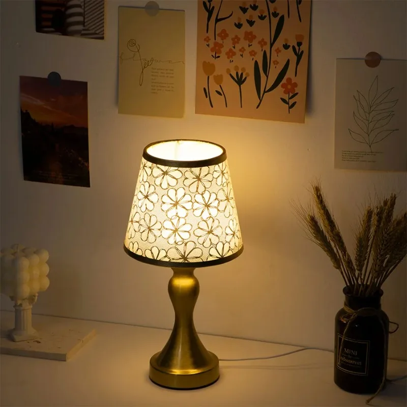 Retro Sunflower Fabric Metal Base Desk Lamps with USB Three-color Light - Suitable for Bedroom Study and Living Room Decoration