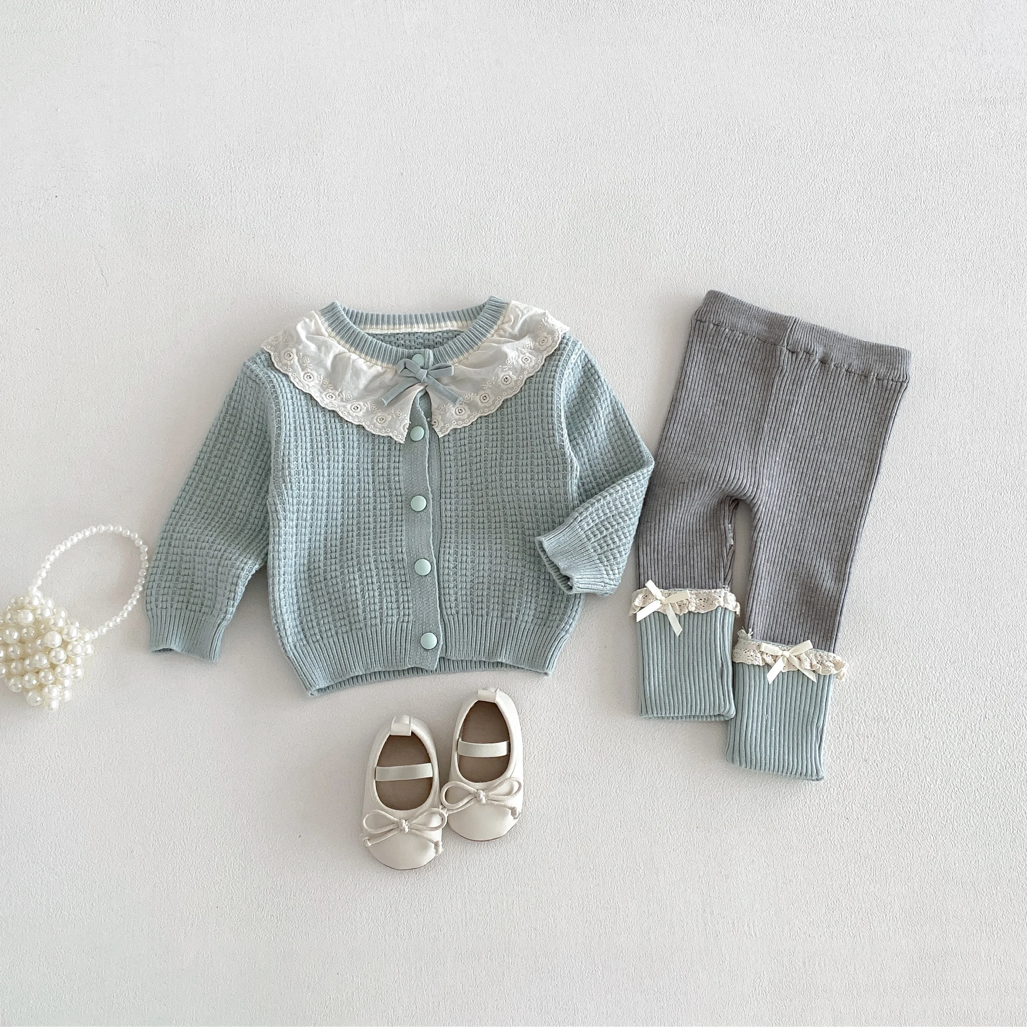 2026 Autumn Girls' Outfit: Lace-trimmed Color-block Knit Cardigan with Bow and Matching Tight Two-piece Set