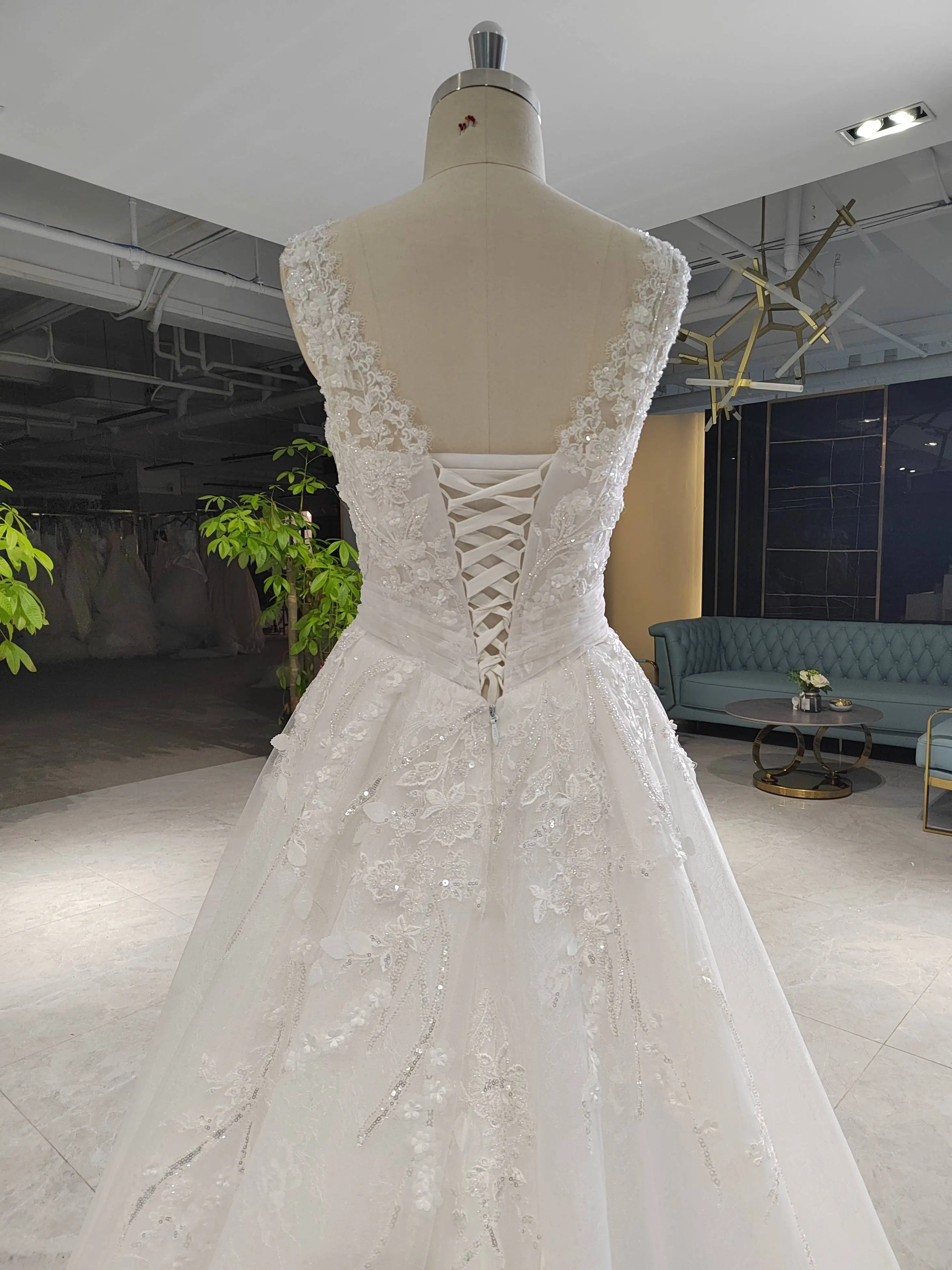 V-neck Sleeveless Sash Wedding Dress Lace Sequined Bridal Wedding Dress Small Train A-line Wedding Dress