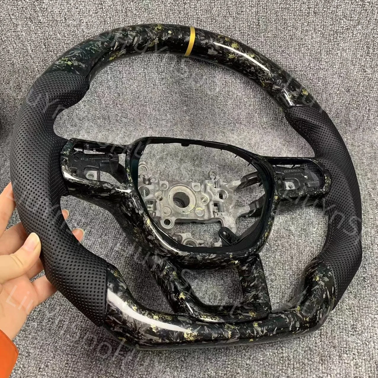 Goldflake geschmiedetes Lenkrad aus echtem Carbonfaser mit Rahmenabdeckung aus Kohlefaser für Honda Accord 11. Generation Civic 22+ – Detail 2