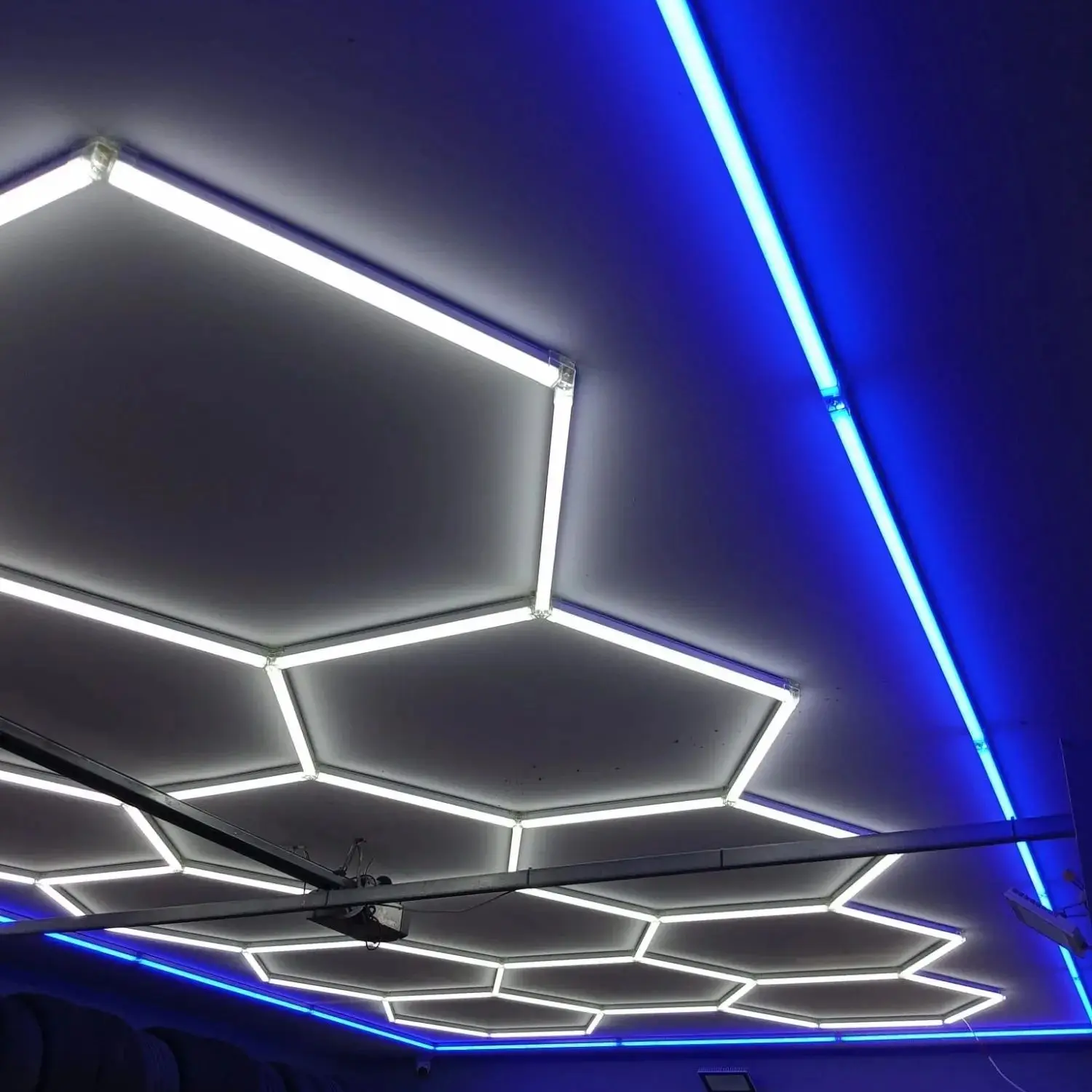 Customized 2.4*5M Honeycomb LED Light with Blue Border Garage Hexagon Light for Car Detailing Ceiling Car Showroom Workshop