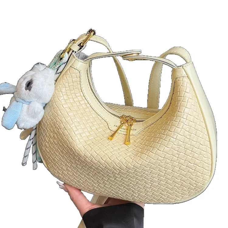 Borsa di design di piccola nicchia per donna 2025 Nuova borsa a tracolla versatile estiva Versione coreana Borsa per gnocchi casual a mano