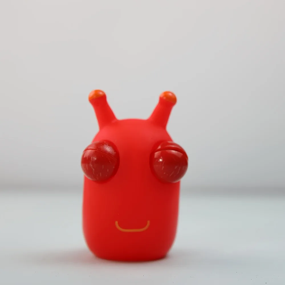 Lustige Insekten lassen ihre Augen auf, wenn es zusammengedrückt haben. Anti-Stress-Entlastungsspielzeug für Kinder und Erwachsene als Geschenk