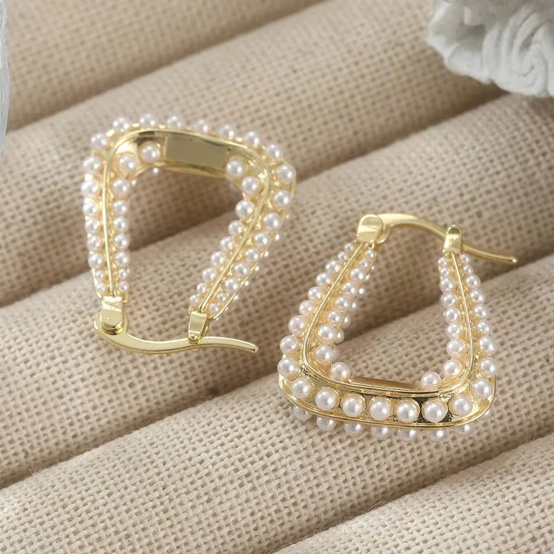 Jianjie Retro Imitation Pearl U-shaped Buckle Earrings for Women Gold Tone Elegant Banquet Party Classic Luxury New Jewelry