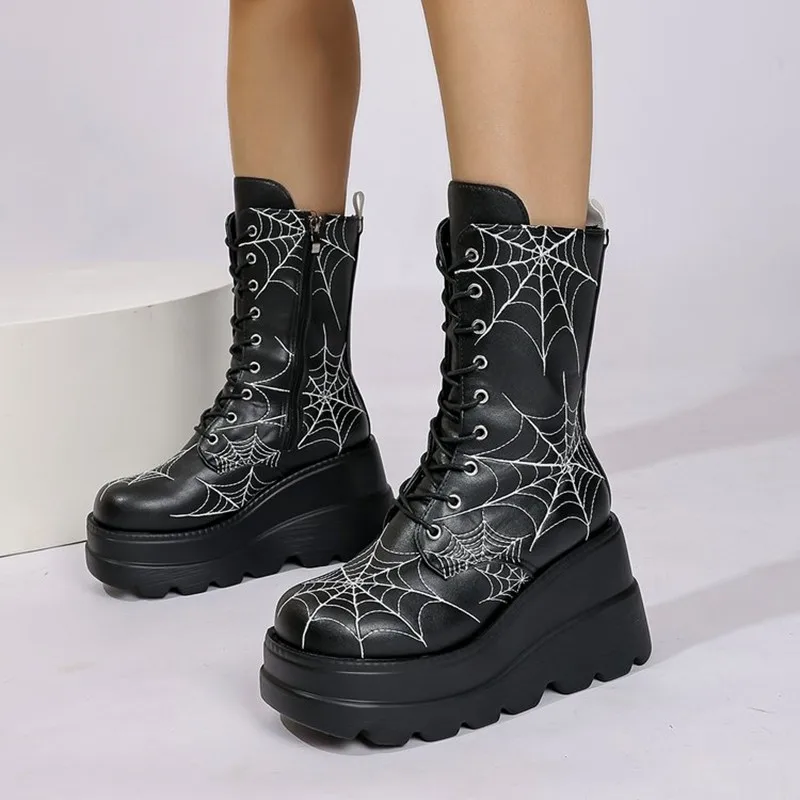 2026 nuevas botas de lujo Otoño/Invierno para mujer, cómodas botas cortas grandes europeas y americanas con tacón inclinado y parte inferior gruesa de telaraña