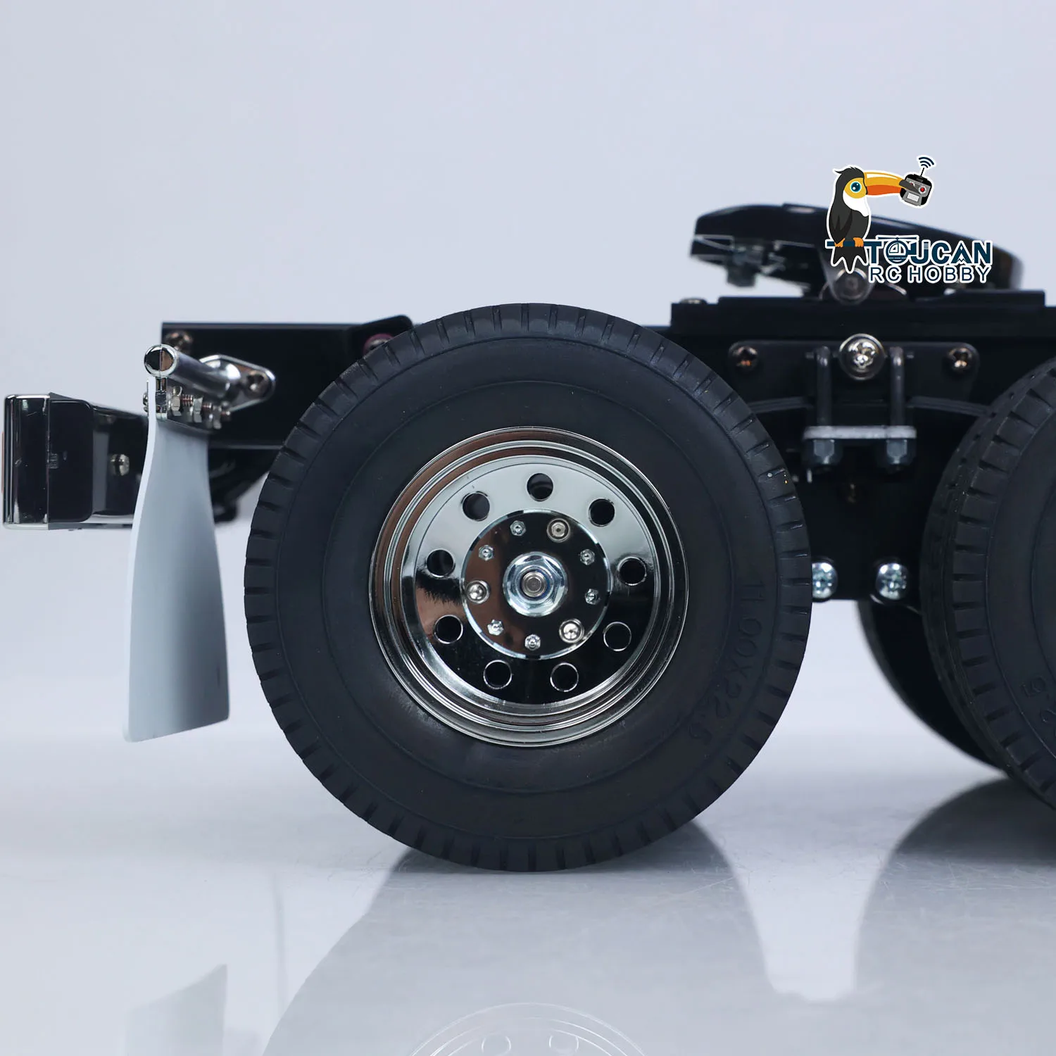 

Радиоуправляемый трактор-грузовик TOUCAN 6*4 DIY 1/14 на шасси TAMIYA 56304 с 3-скоростной трансмиссией, светом, звуковой системой, RTR, пультом Flysky