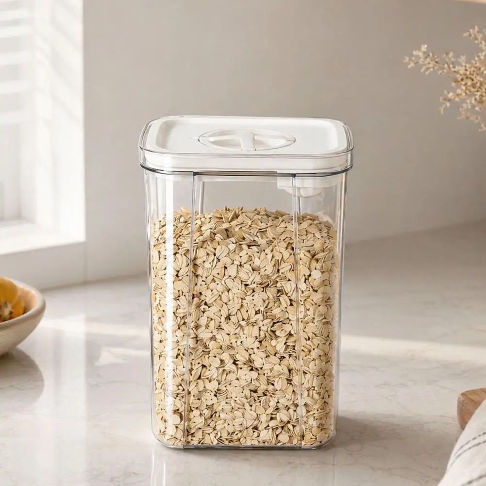 Comes with a matching scoop integrated design, making quantitative feeding clean and hygienic without spilling ingredients
