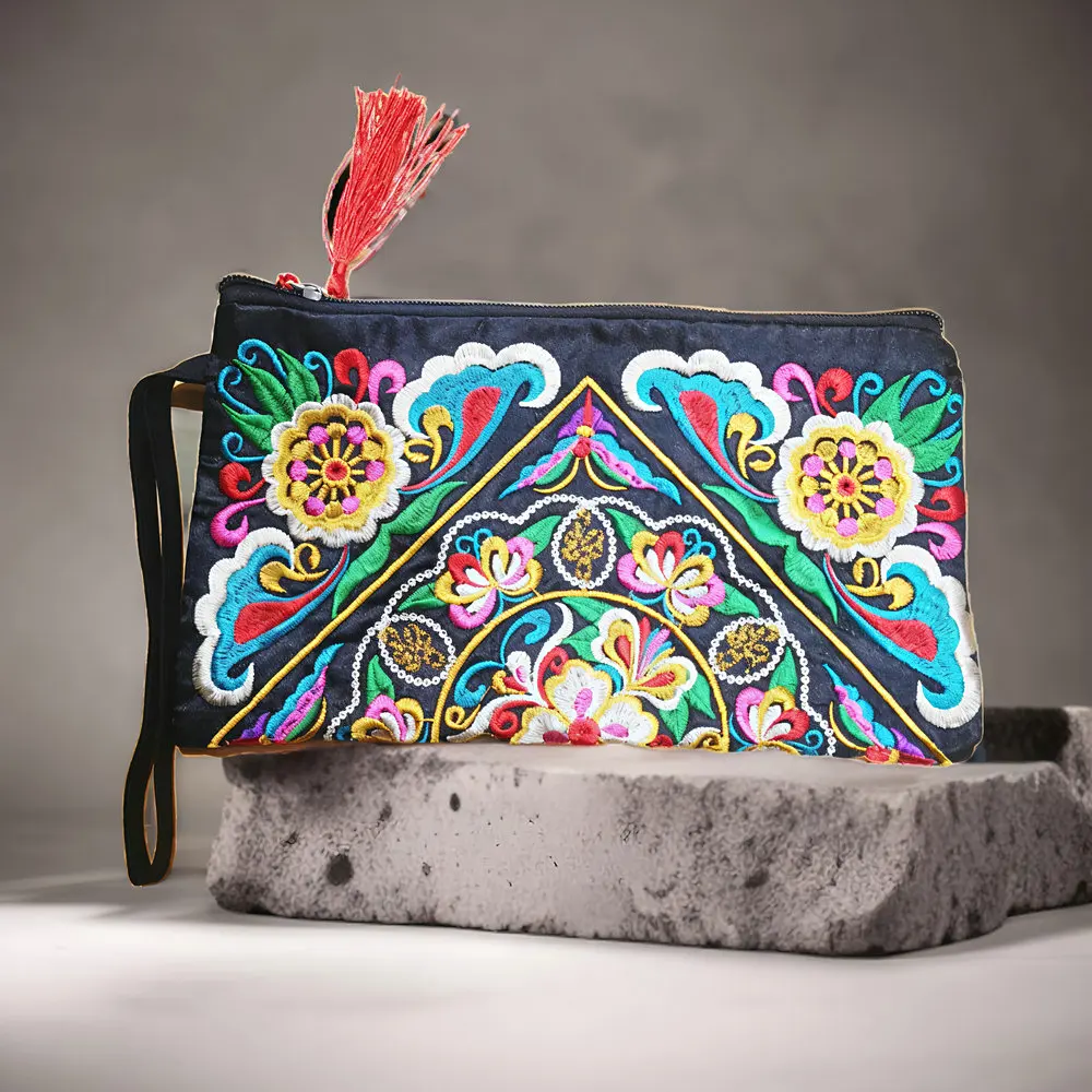 Ethnic Black Bag Handmade Yunnan Style Embroidered Wallet Lucky Tibetan Daisy Charm & Boho Tassel Design Chic Folk Art Purse