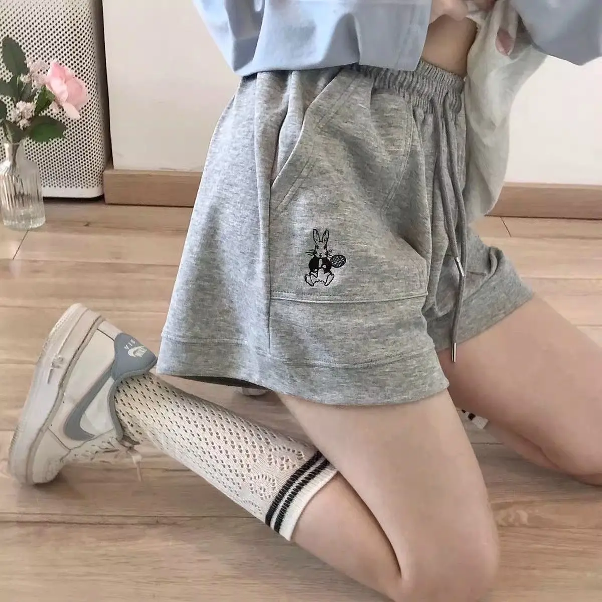 

2024 New Korean Embroidered Solid Color Elastic Waist Shorts Women's Clothing Casual Pocket Loose Waist Wide Leg Pants Female