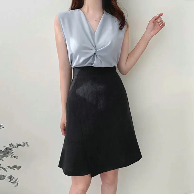 Elegant White Sleeveless Blouse Summer New V Neck All-match Solid Color Simplicity Office Shirt Tops Fashion Sexy Women Clothing