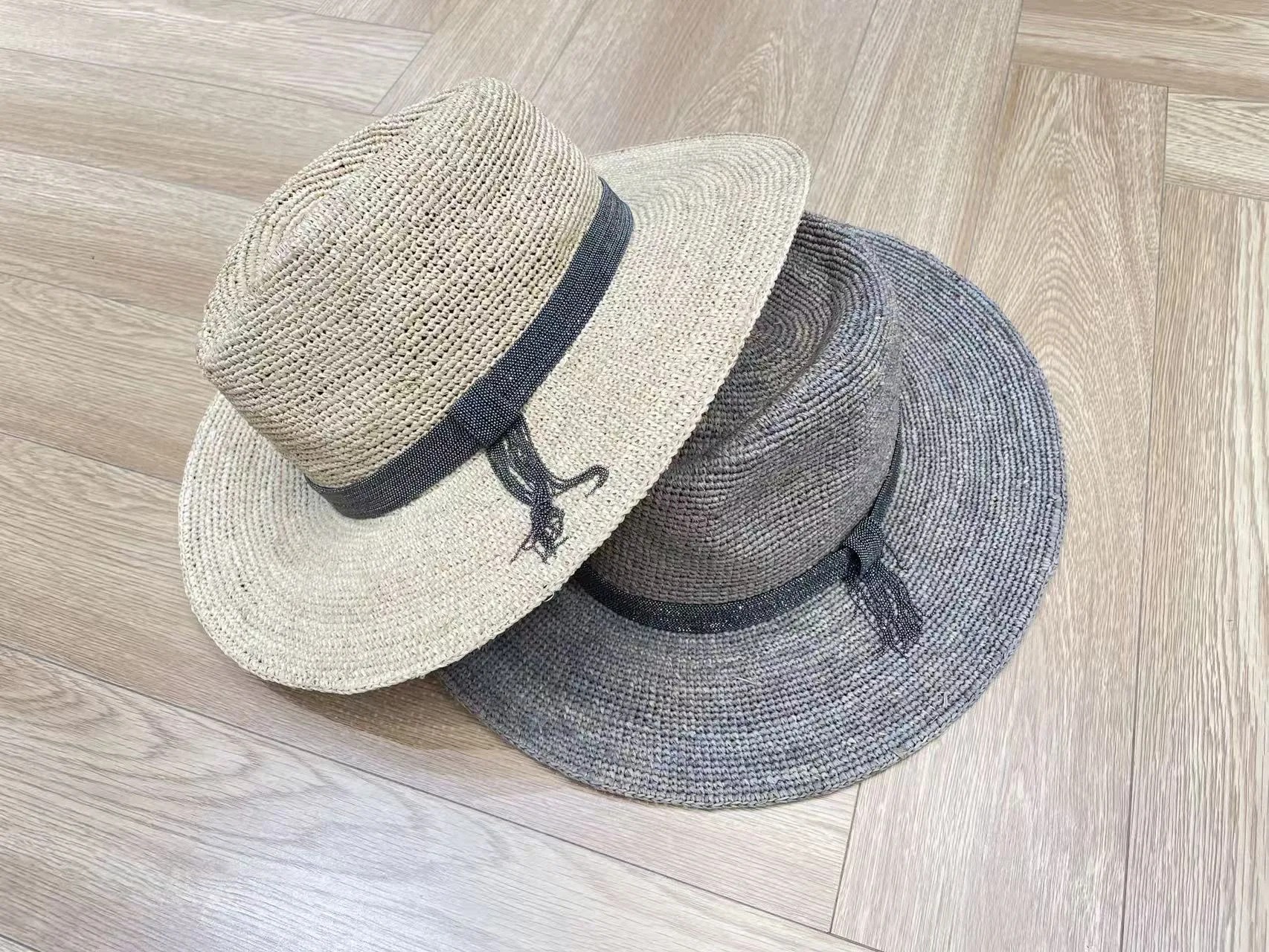 

Casual Women's Straw Hat Fashionable All-Match Pearl Chain Decorative Sunscreen Hat Summer Vacation Style Flat Top Hat