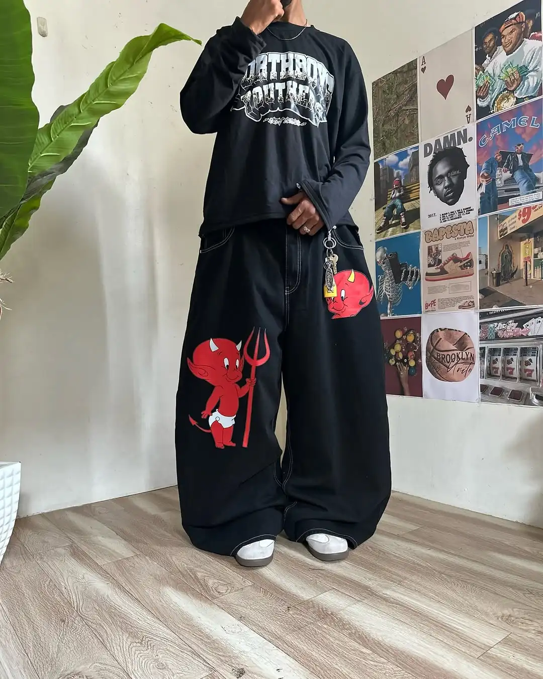 Harajuku Y2K القوطي موضة كوميدية الشيطان الشيطان الصغير طباعة نمط الجينز الرجال الصيف الشارع البوب الهيب هوب الراب بنطلون أسود