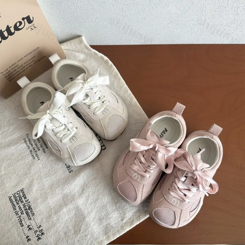 

Детская спортивная обувь для отдыха, новинка весны 2024, удобная модная обувь для девочек в Корейском стиле, обувь на мягкой подошве, легкие кроссовки