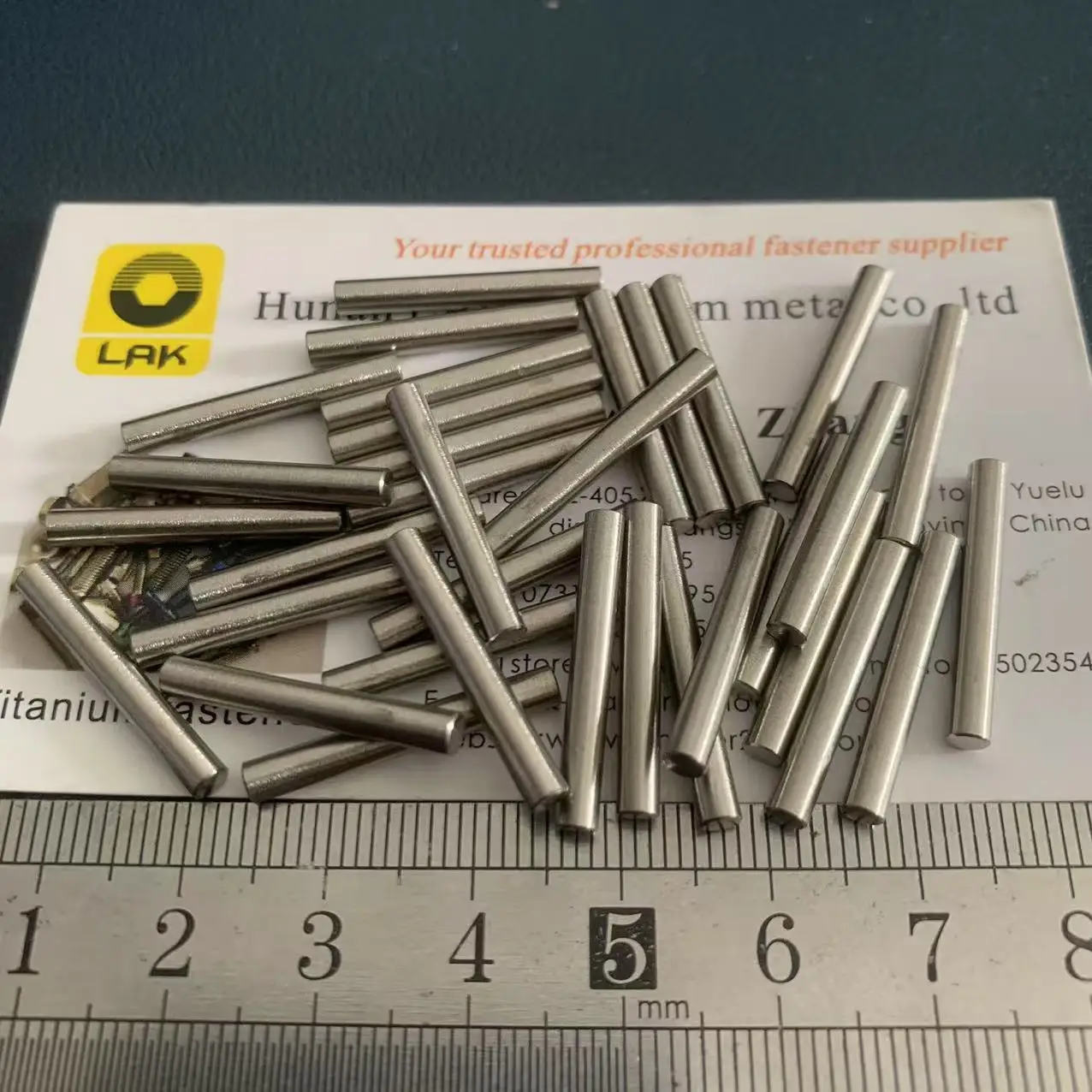 3x22.7 وفقًا للعميل لإنتاج عمود دبوس التيتانيوم لـ RC Gr5