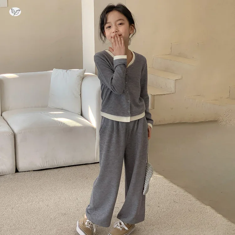 مجموعة سترة الفتيات 2025 الخريف جديد أعلى بنطال ذو قصة أرجل واسعة قطعتين مجموعة السراويل الطويلة طويلة الأكمام الاطفال ملابس الأولاد